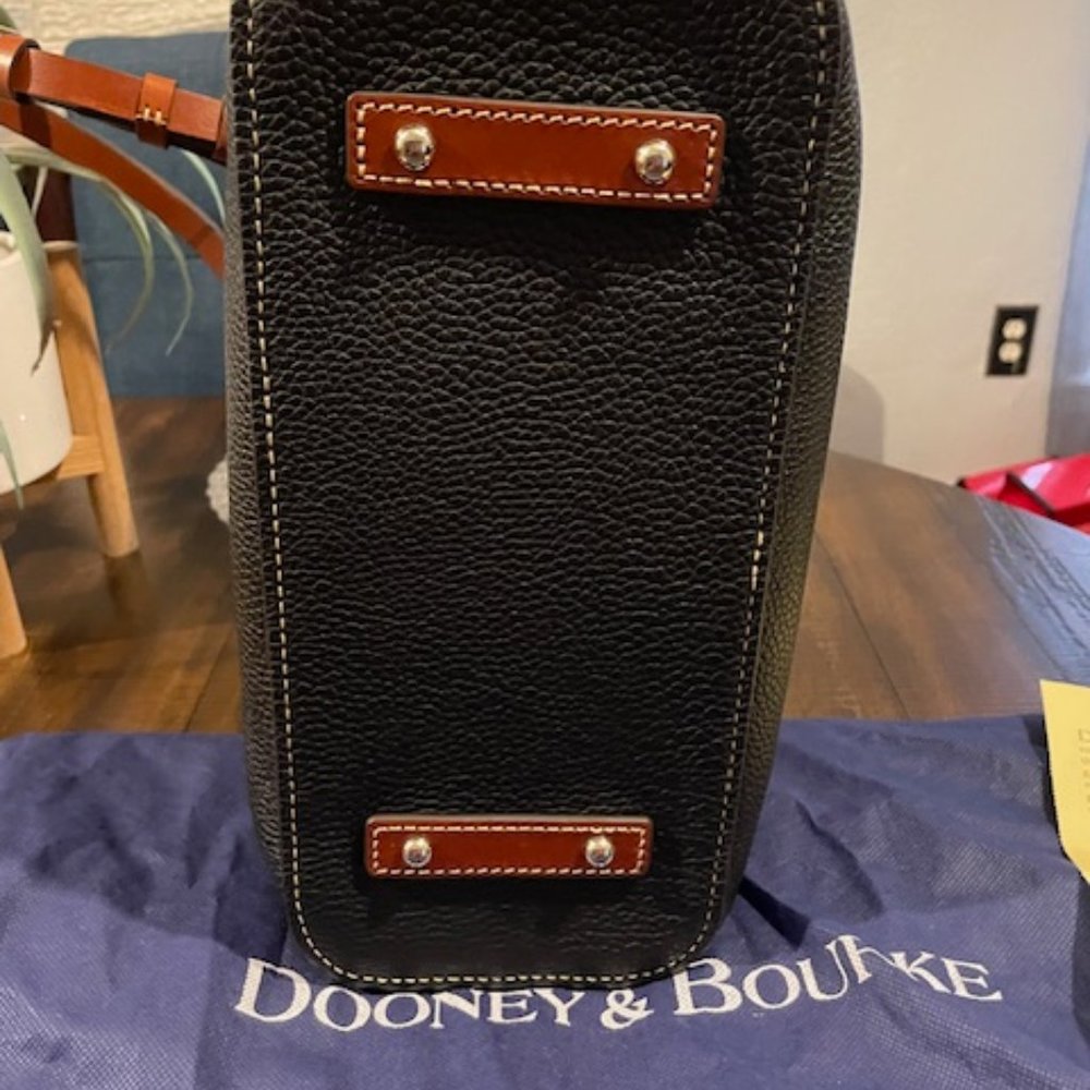 Dooney & Bourke Pebble Grain Black and Tan Small Brianna NWOT - Picture 8 of 16